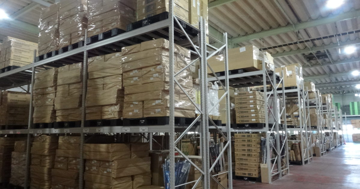 倉庫内整理にパレットラック